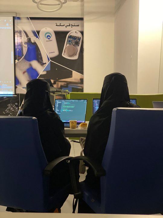 عون التقنية تختتم برنامج التمكين التقني للفائزين بجائزة إنجاز
