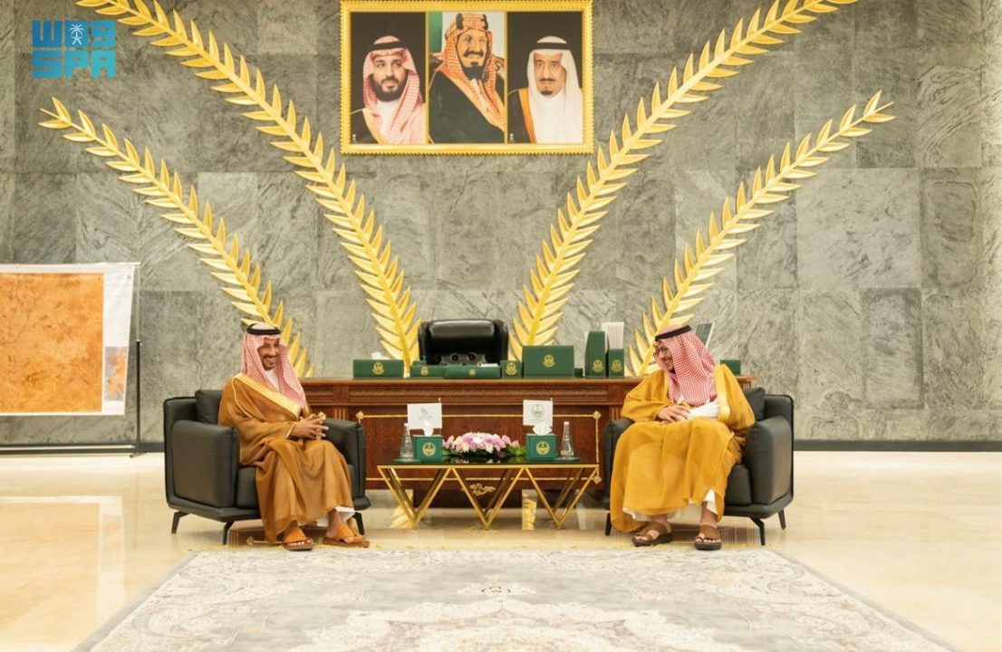 وزير السياحة يزور الطائف ويتجول في معالمها السياحية.. ويلتقي بالمستثمرين في المحافظة