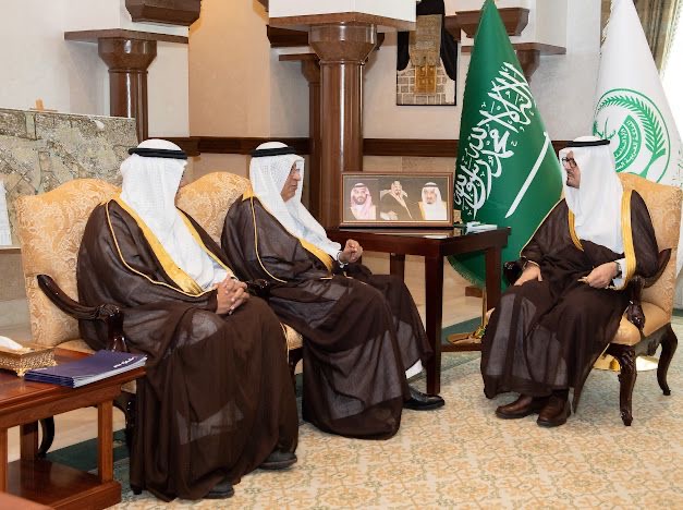 نائب أمير مكة يستقبل رئيس مجلس مديري شركة مطارات جدة