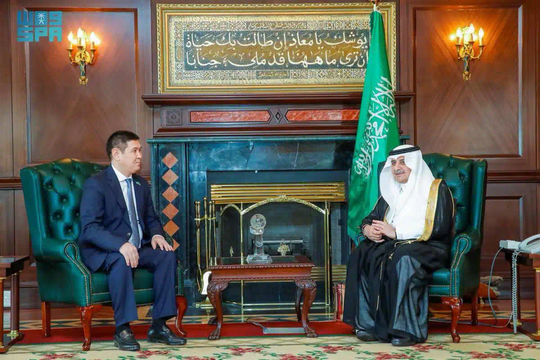 أمير منطقة تبوك يستقبل سفير جمهورية كازاخستان لدى المملكة