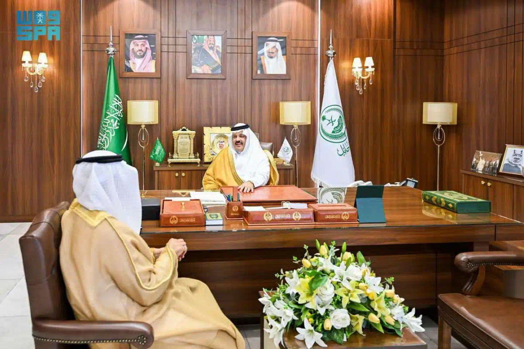 الأمير عبدالعزيز بن سعد يستقبل رئيس جامعة حائل
