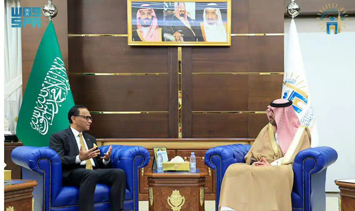 رئيس الجامعة الإسلامية يستقبل السفير السريلانكي لدى المملكة