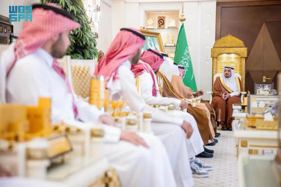 أمير منطقة القصيم يكرم منسوبي جمعية الإسكان الأهلية بالمنطقة