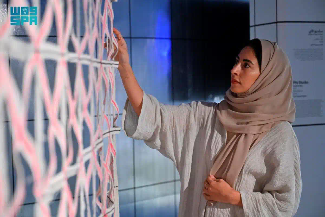 معرض “السفارة الافتراضية”.. رحلة عبر الزمن لعام 2040