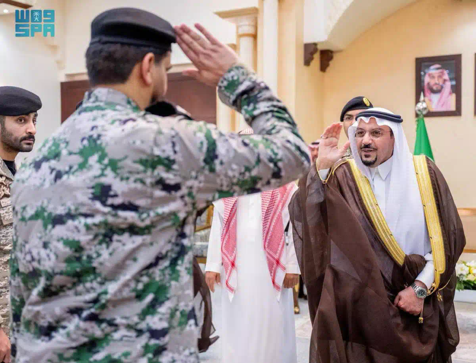 أمير منطقة القصيم يستقبل المسؤولين والمواطنين في الجلسة الأسبوعية بمحافظة المذنب