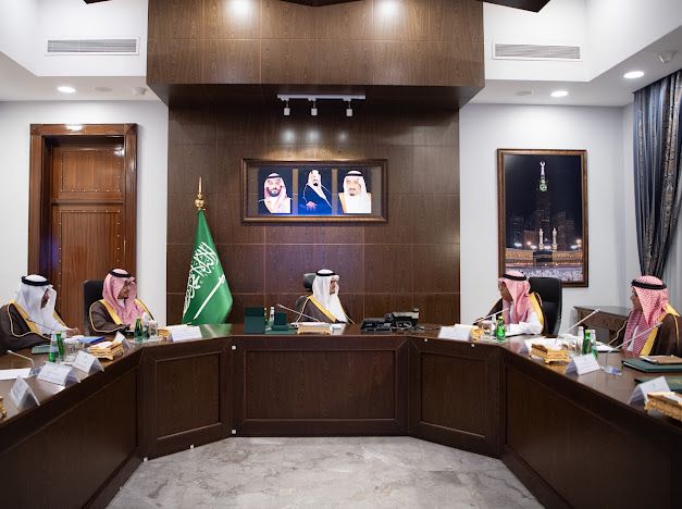 نائب أمير مكة يترأس اجتماعاً لمناقشة سير المشاريع التطويرية في مطار الملك عبدالعزيز الدولي