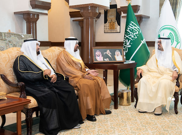 نائب أمير مكة يستقبل المتنازل عن قاتل ابنه