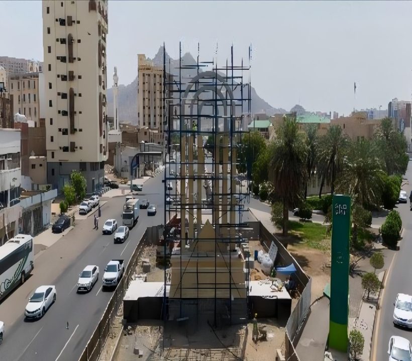 مجسم جمالي جديد يزيّن ميدان ساحة الإمارة بمكة