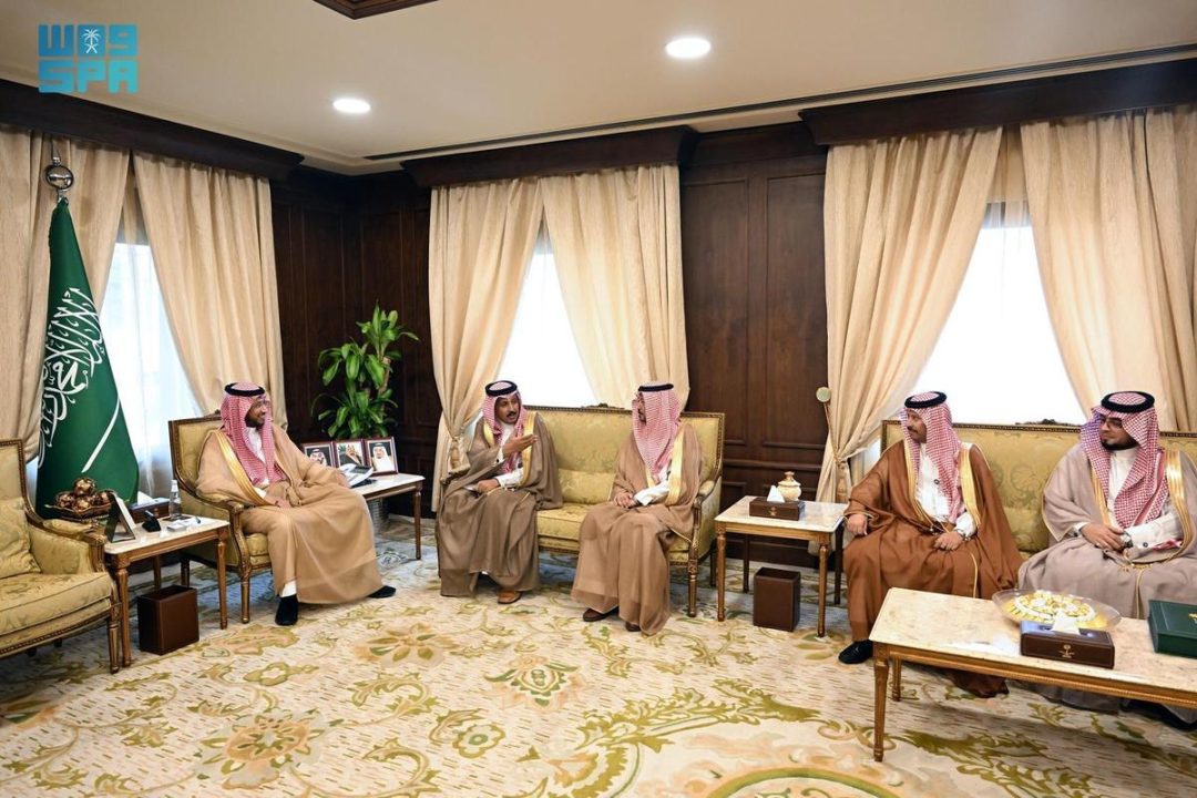 الأمير خالد بن سطام يلتقي مدير فرع وزارة الموارد البشرية بمنطقة عسير