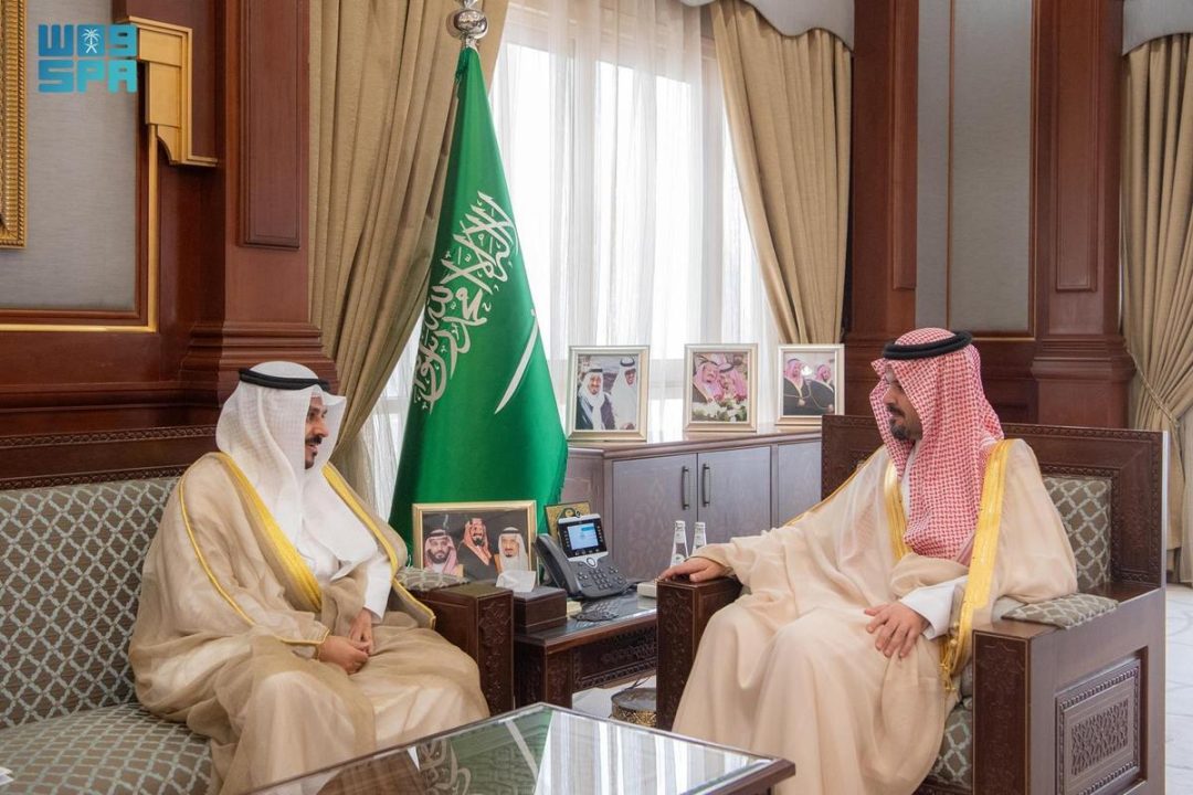 أمير منطقة المدينة المنورة يلتقي القنصل العام لدولة الكويت بجدة