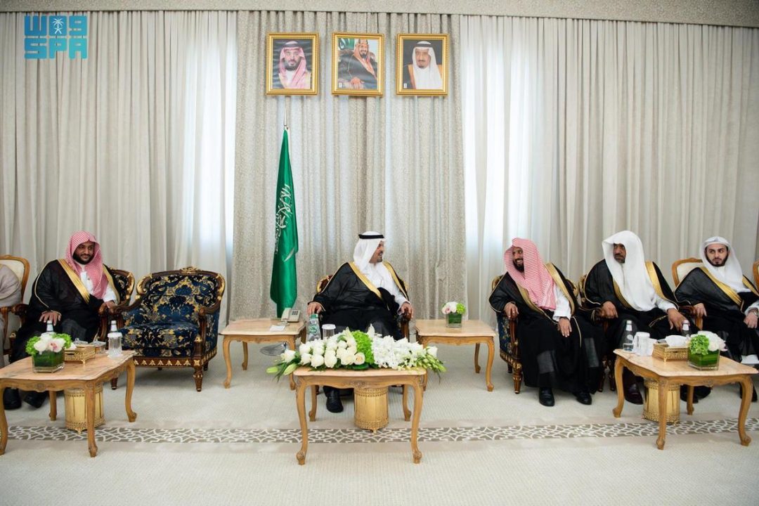 نائب أمير مكة المكرمة يستقبل العلماء والمشايخ وأهالي المنطقة