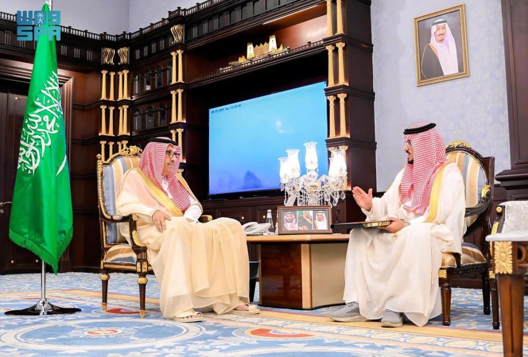 الأمير حسام بن سعود يطلع على جهود أمانة الباحة لخدمة المواطنين والمقيمين