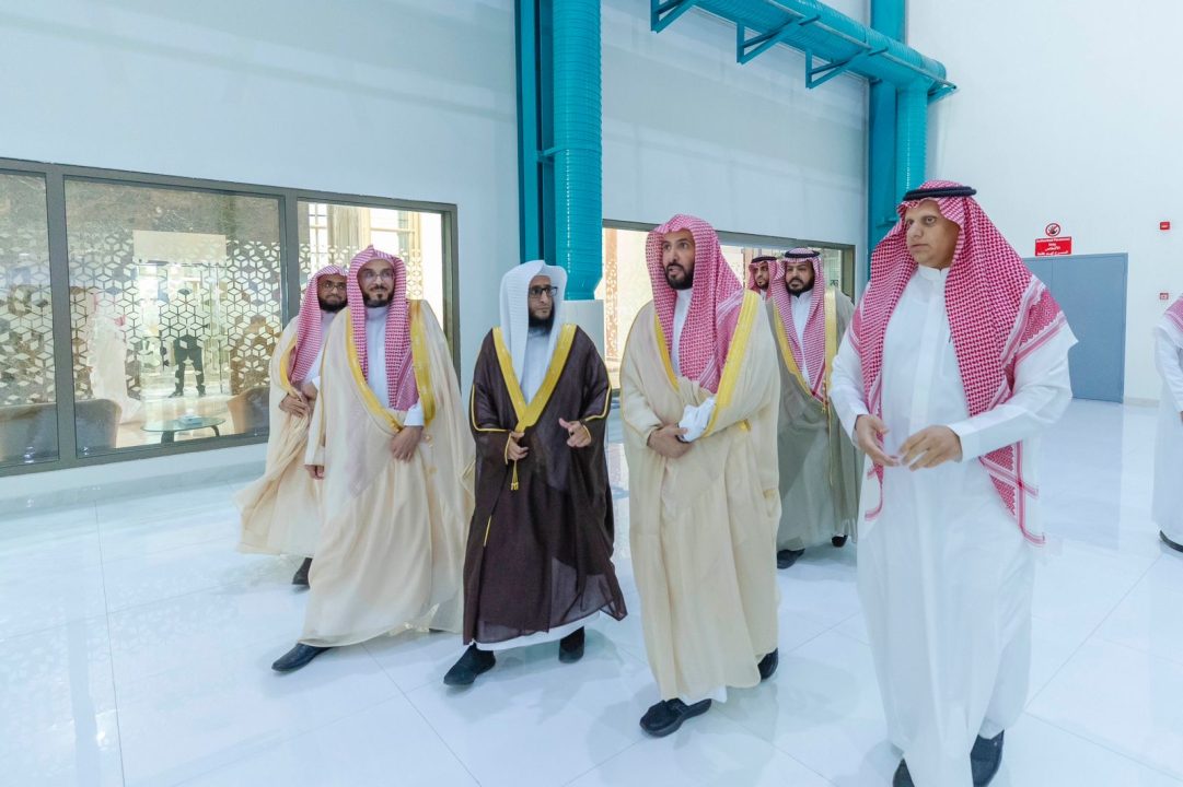 وزير العدل يزور محاكم منطقة عسير ويوجه بمواصلة التحسين والتطوير لتحقيق العدالة الناجزة