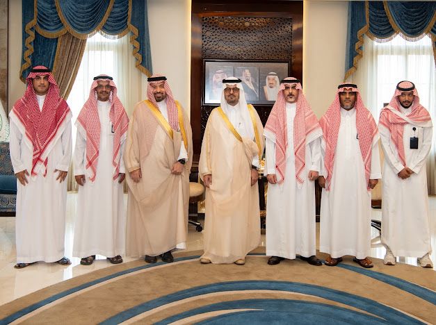 الأمير سعود بن مشعل” يستقبل عددًا من أبناء موظفي الإمارة المتوفين وجمعية “كهاتين”