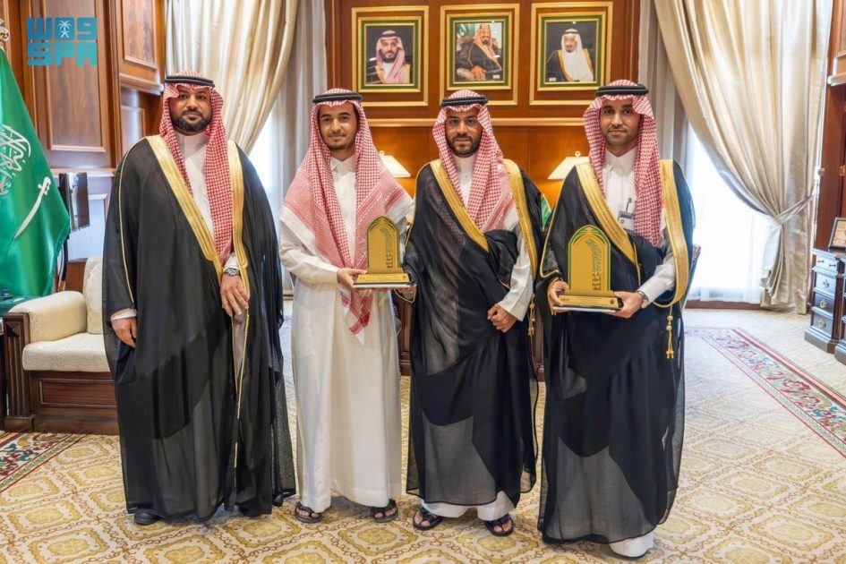 نائب أمير منطقة حائل يستقبل الفائز بجائزة مسابقة العمران لتصميم المساجد