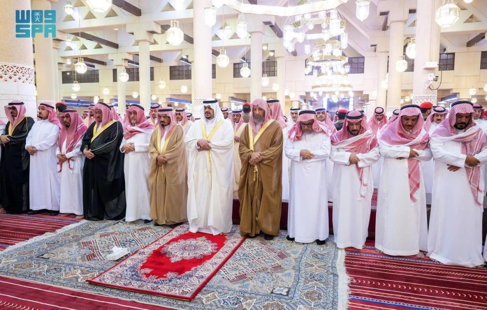 نائب أمير منطقة الرياض يؤدي صلاة الميت على بندر بن عبدالله بن ربيعان