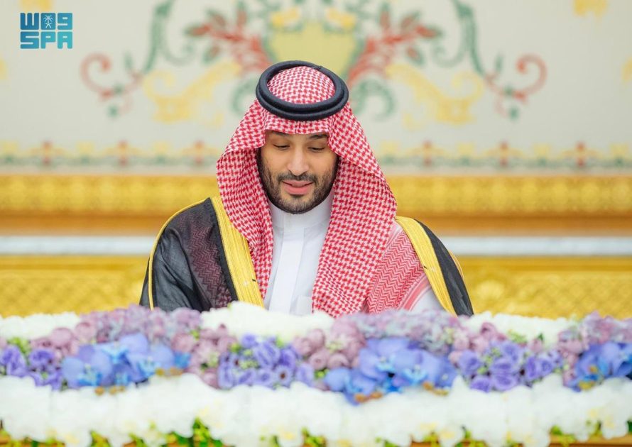 سمو ولي العهد يهنئ رئيس جمهورية بالاو بذكرى استقلال بلاده