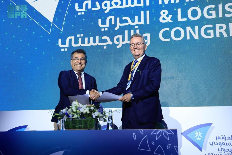 “فُلك البحرية” تعزز من برامجها التدريبية في مجالات الملاحة البحرية
