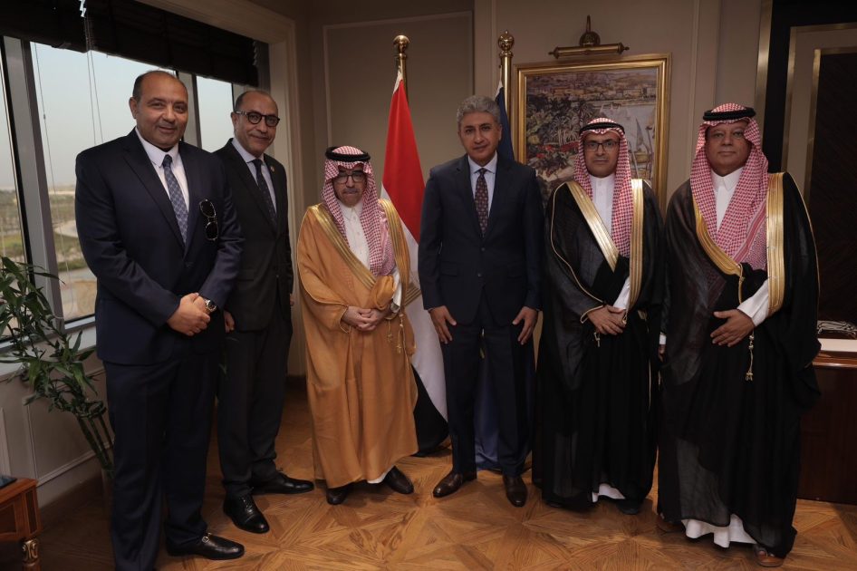 المنظمة العربية للسياحة تضع خطة للتعاون المشترك مع وزارة السياحة والآثار بجمهورية مصر العربية وتمنح معالي وزيرها وسام السياحة العربية من الطبقة الممتازة
