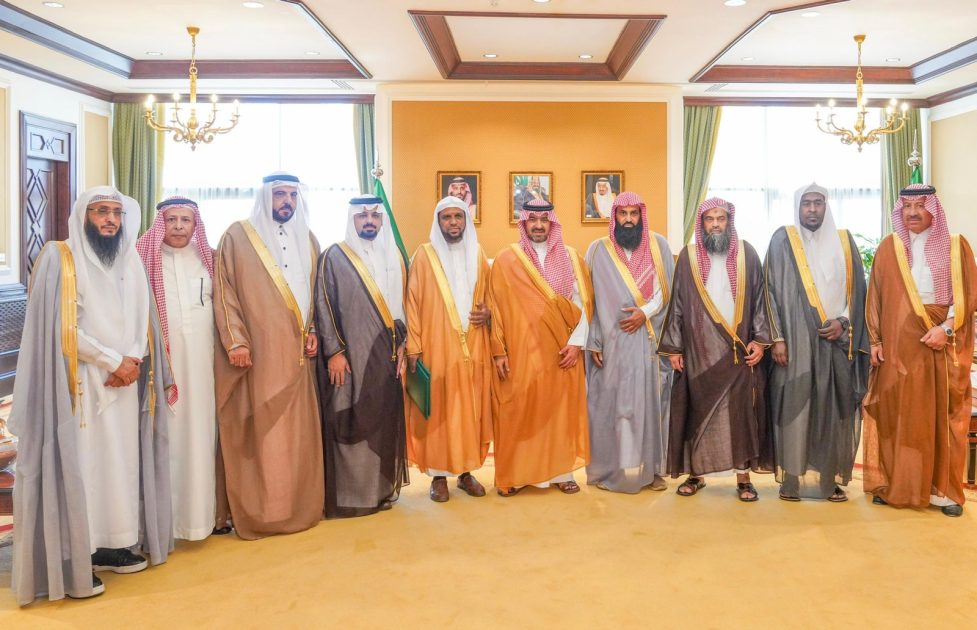 نائب أمير تبوك يستقبل أعضاء جمعية الدعوة والارشاد وتوعية الجاليات بالمنطقة