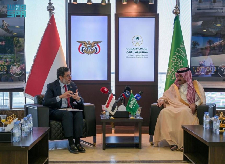 رئيس مجلس الوزراء اليمني يزور مقر البرنامج السعودي لتنمية وإعمار اليمن