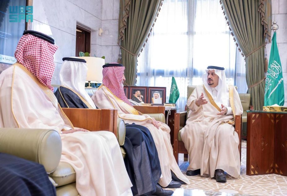 الأمير فيصل بن بندر يستقبل رئيس وأعضاء مجلس إدارة غرفة الرياض