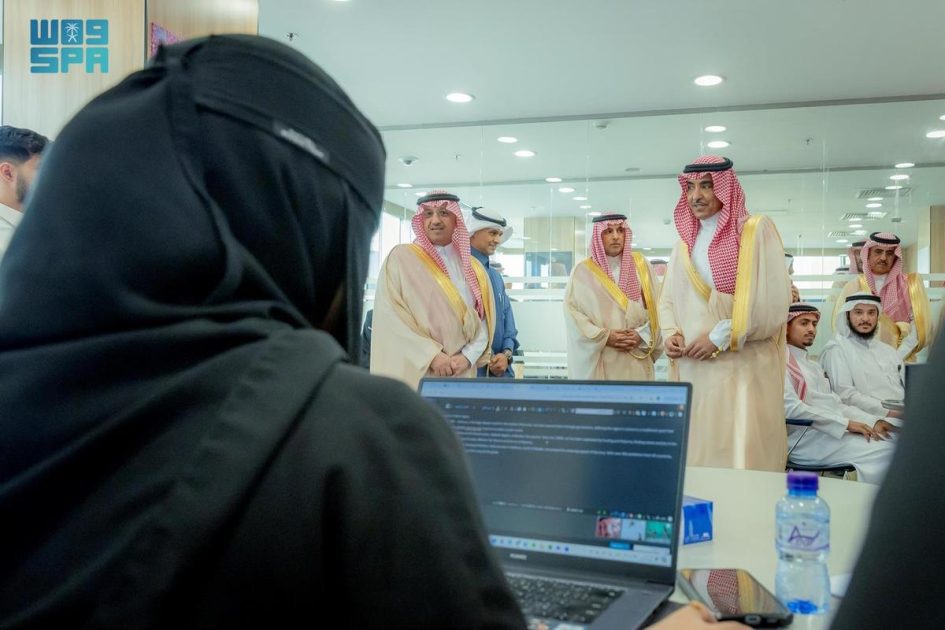 وزير الإعلام يفتتح أكاديمية “واس” للتدريب الإخباري بالرياض