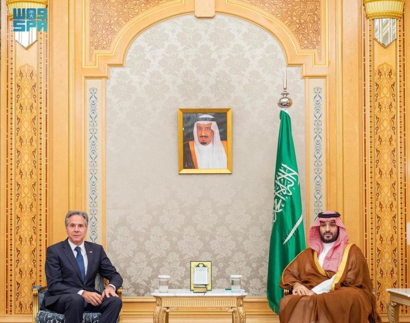 سمو ولي العهد يستقبل وزير الخارجية الأمريكي