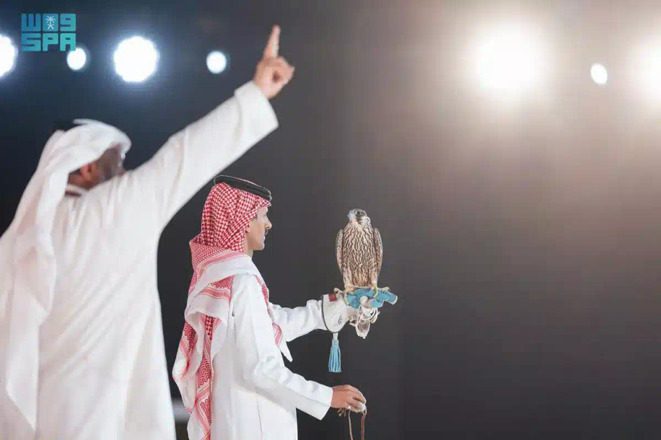 بيع أغلى صقر في مزاد نادي الصقور السعودي 2024 بـ 400 ألف ريال