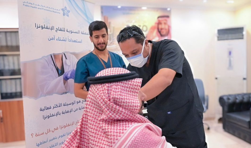 تجمع مكة الصحي يطلق حملة تطعيم ضد الإنفلونزا الموسمية بمدارس العاصمة المقدسة