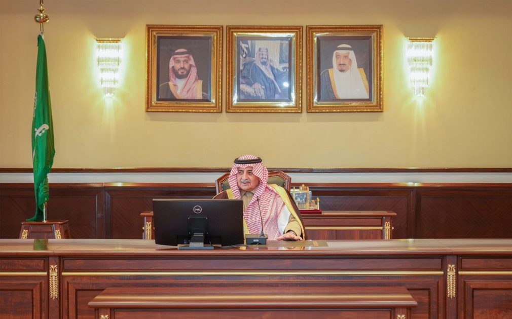 أمير تبوك يؤكد على أهمية الدور المناط بالمحافظين في نقل الصورة الحقيقية التي يشعر بها المواطن والمواطنة وتلمس احتياجاتهم وخدمتهم