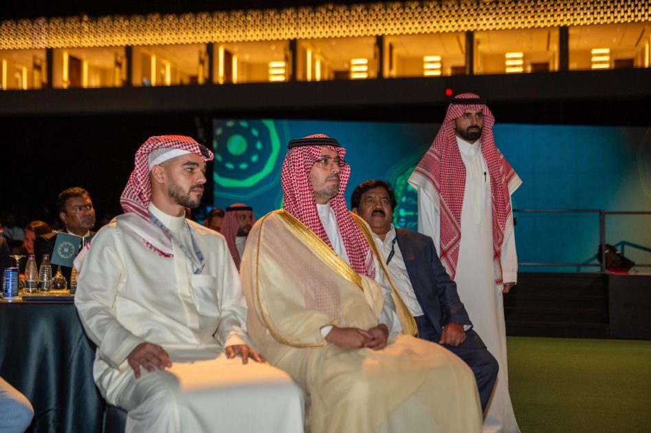 نيابة عن نائب أمير مكة… محافظ جدة يدشن مزاد لاعبي الدوري الهندي الممتاز للكريكيت لعام 2025