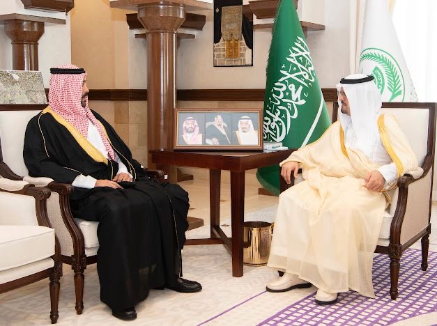 نائب أمير مكة يستقبل مدير عام فرع وزارة الموارد البشرية والتنمية الاجتماعية بالمنطقة