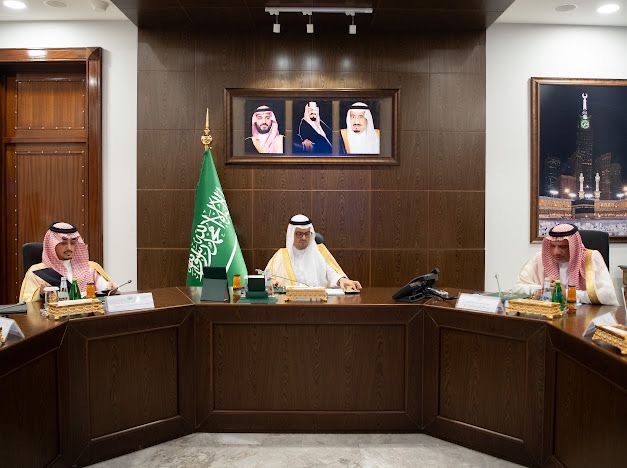نائب أمير مكة يترأس اجتماع القطاع الغربي بشركة المياه الوطنية