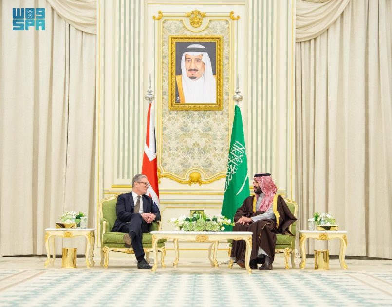 سمو ولي العهد يستقبل رئيس الوزراء البريطاني ويعقدان لقاءً موسعاً
