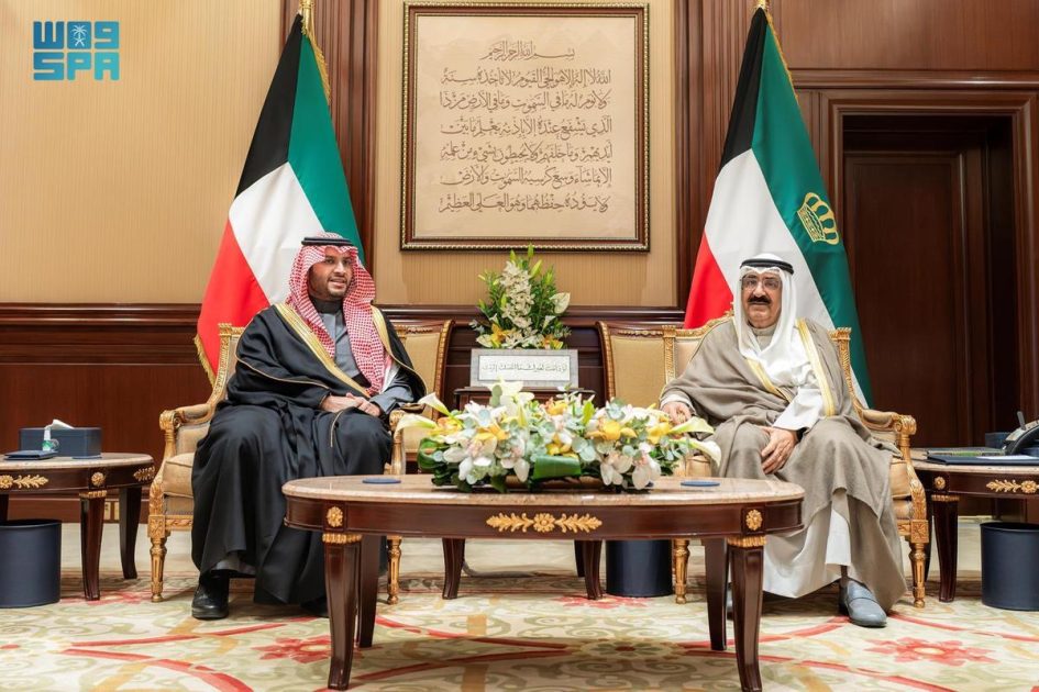 سمو أمير دولة الكويت يستقبل سمو الأمير تركي بن محمد بن فهد