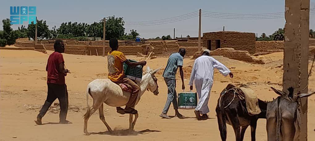 مركز الملك سلمان للإغاثة يوزّع 1.300 سلة غذائية في محلية كسلا بولاية كسلا في السودان