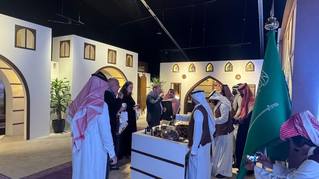 إمارة منطقة مكة المكرمة تشارك ضمن معرض وزارة الداخلية في مهرجان الملك عبدالعزيز للإبل