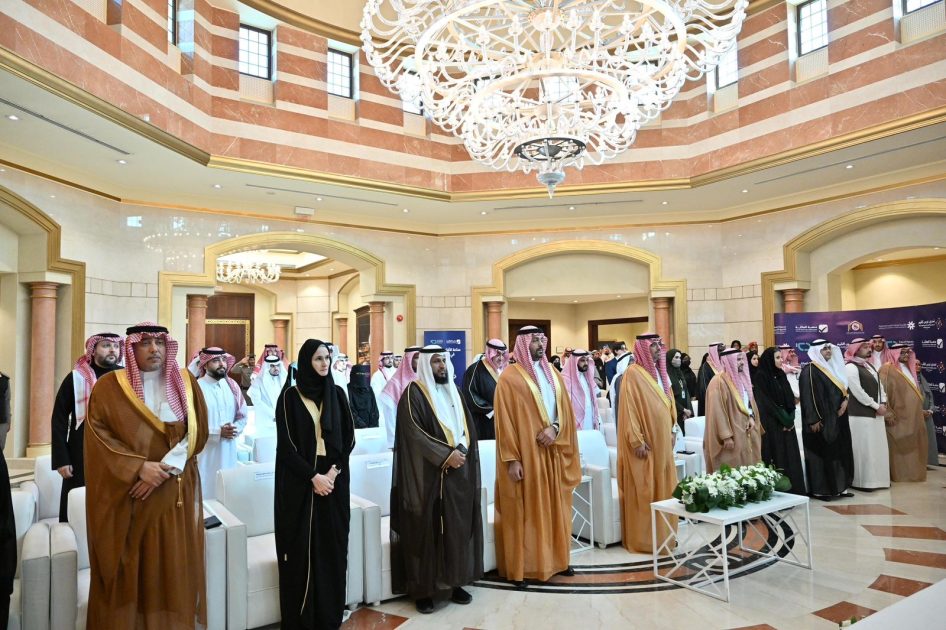 محافظ جدة يتوج لفائزين بجائزة “تحدي غرس القيم”