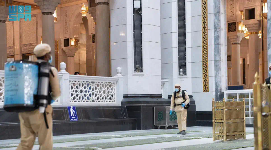 العناية بشؤون الحرمين تسخر جهودها في الحفاظ على جودة سجاد المسجد الحرام