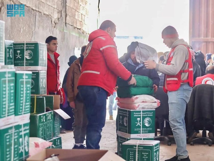 مركز الملك سلمان للإغاثة يوزّع مواد إغاثية في مدينة الرستن بمحافظة حمص السورية