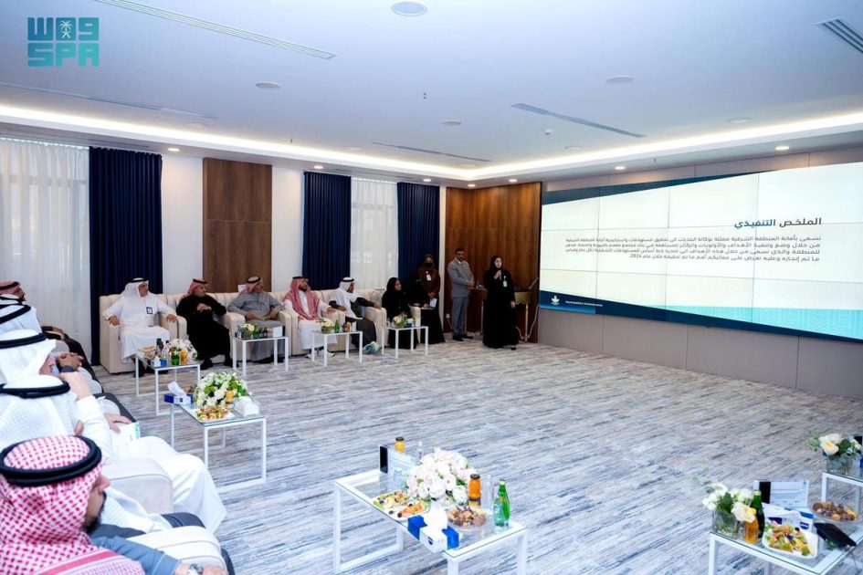 أمين المنطقة الشرقية يناقش إنجاز البلديات لعام 2024م
