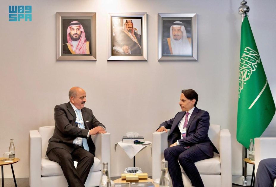 سمو وزير الخارجية يلتقي وزير خارجية تونس