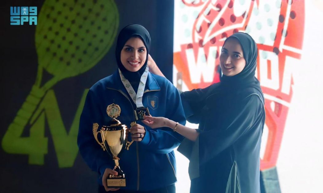 نادي الوحدة ينظم بطولة البادل النسائية
