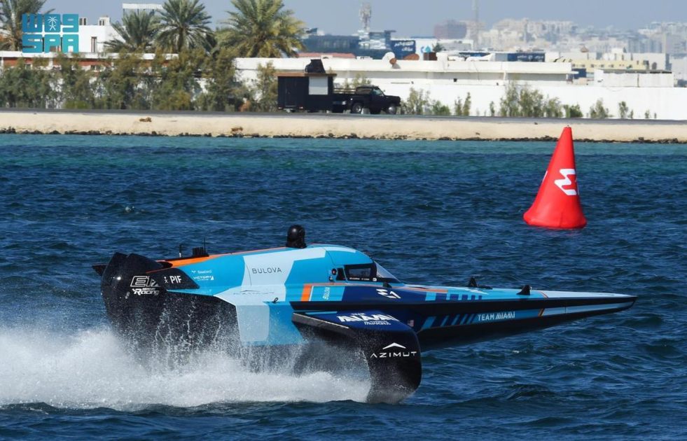فريق برادي يتصدر مرحلة التصفيات التأهيلية لبطولة القوارب الكهربائية السريعة “E1”