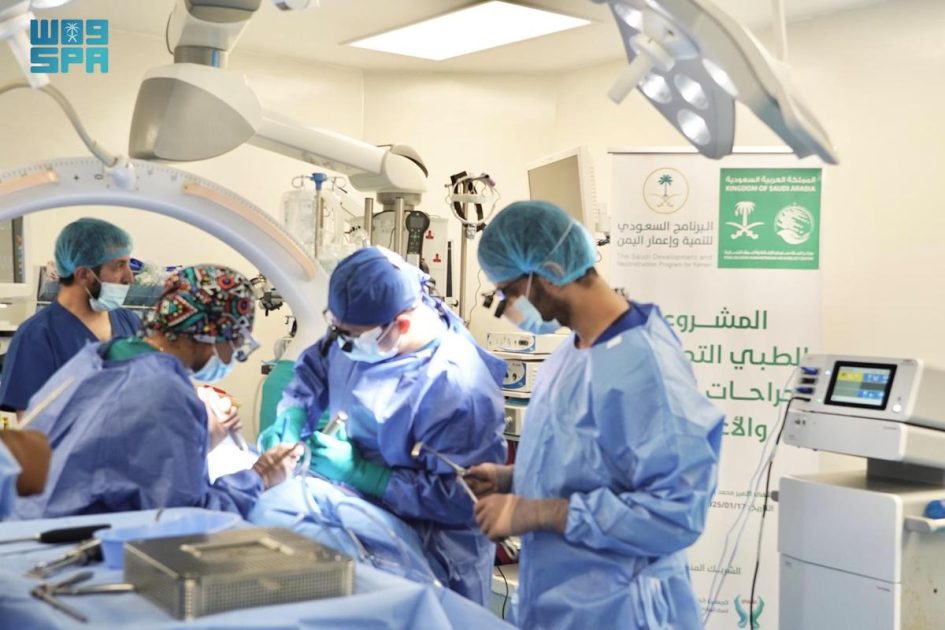 مركز الملك سلمان للإغاثة يختتم المشروع الطبي التطوعي لجراحات المخ والأعصاب في محافظة عدن