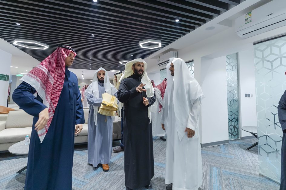 وزير العدل: خدمة المستفيدين أولوية