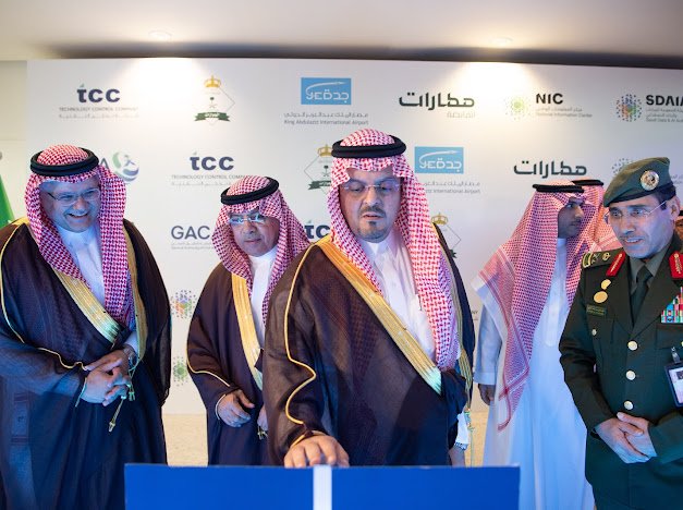 سمو نائب أمير منطقة مكة يدشن 70 بوابة إلكترونية في مطار الملك عبد العزيز الدولي بجدة لإنهاء إجراءات المسافرين الدوليين ذاتياً دون تدخل بشري