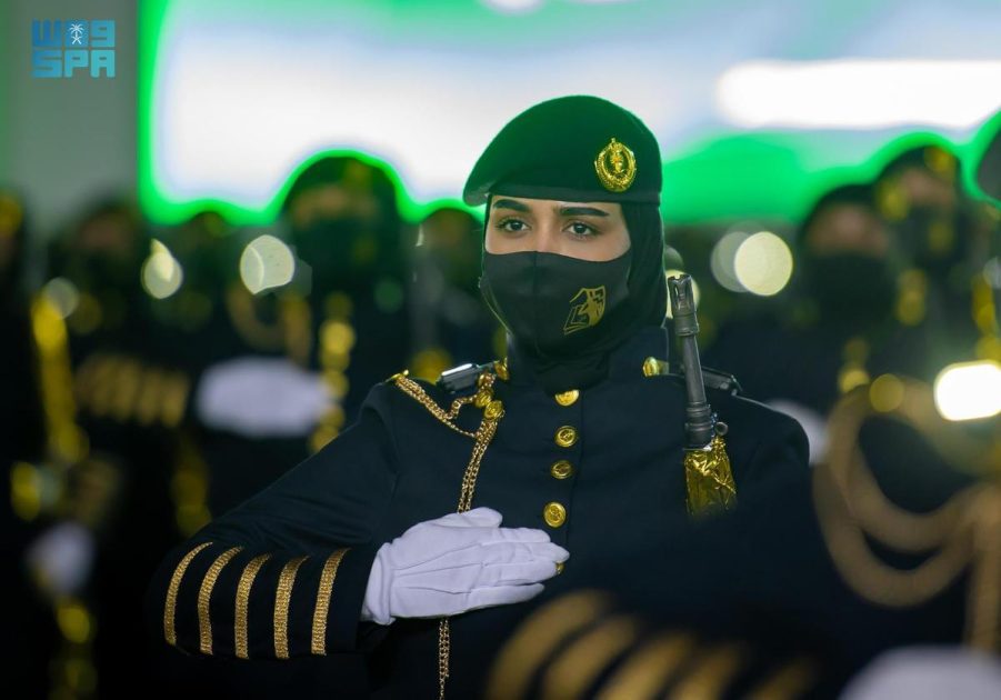 تحت رعاية الأمير عبدالعزيز بن سعود.. تخريج الدورة التأهيلية للفرد الأساسي للمجندات الدفعة السابعة بمعهد التدريب النسوي