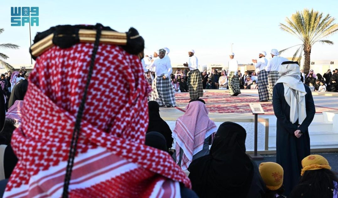 ألوان العرضة واللعب تنعشان الحاضرين في احتفالات يوم التأسيس بأبها